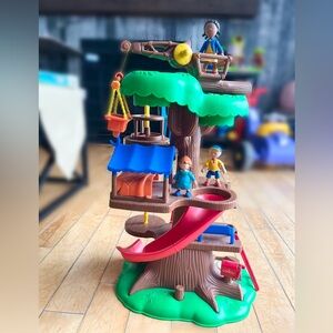 Caillou Treehouse RARE 2002 Irwin Toy Playset and Figures Y2K